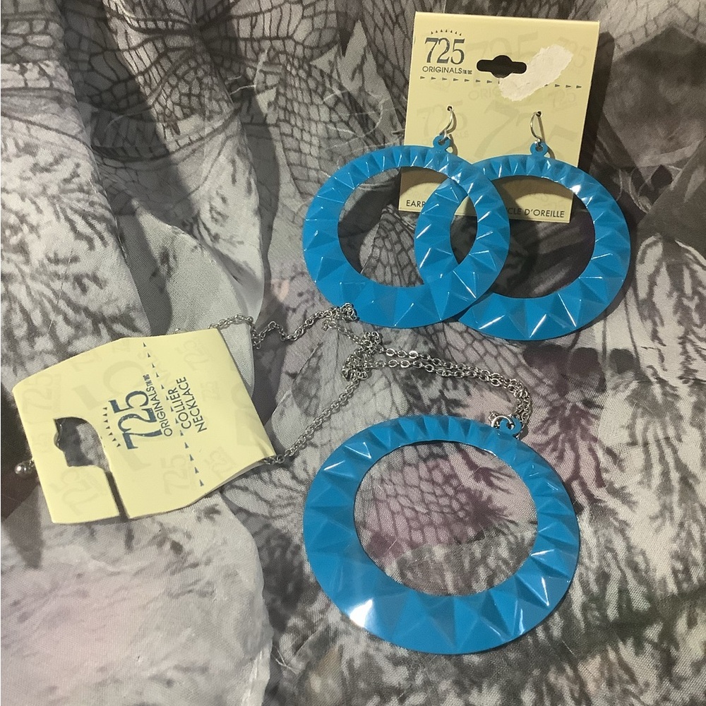 Blue Circular Earrings and Necklace Set - Picture 2 of 2